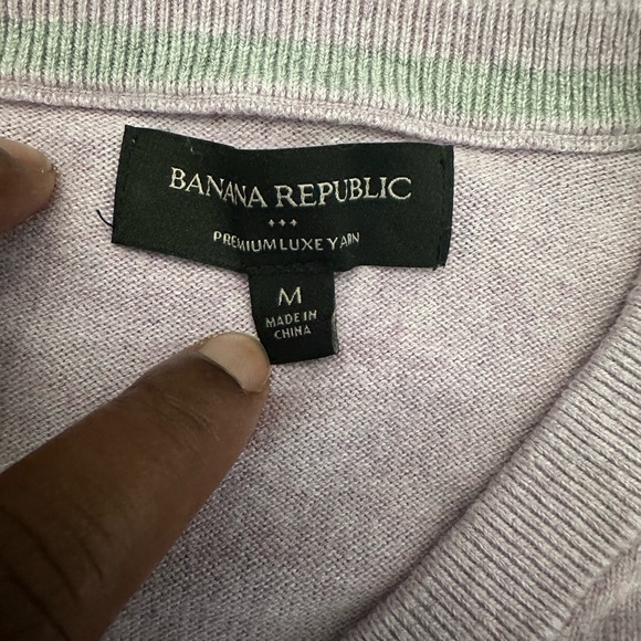 Banana Republic Men's Light Purple V-Neck Sweater - Picture 5 of 6